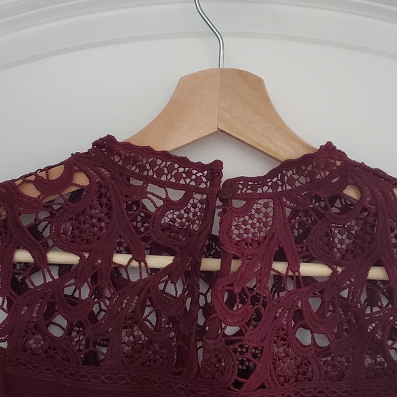 LOFT maroon lace tank, size: Small - Picture 2 of 3